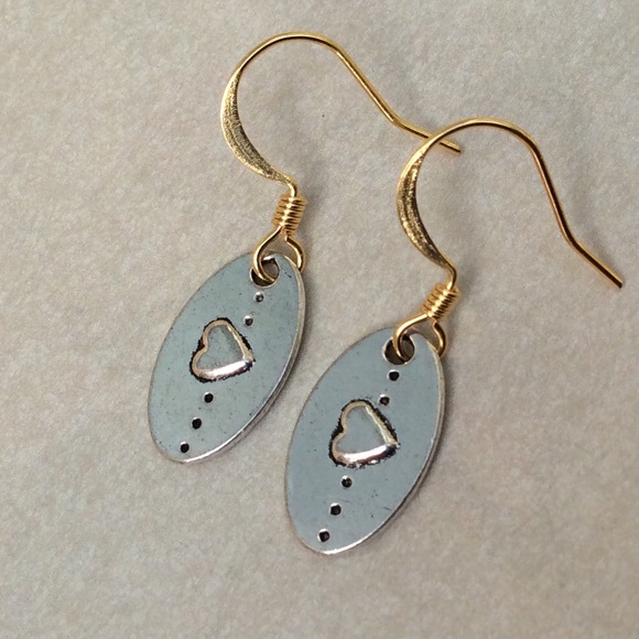 Handcrafted Silver Heart Sundance Charm Earrings - Picture 4 of 12